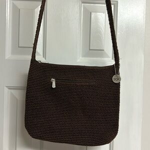 Beautiful bag woven in 3/4 coffee